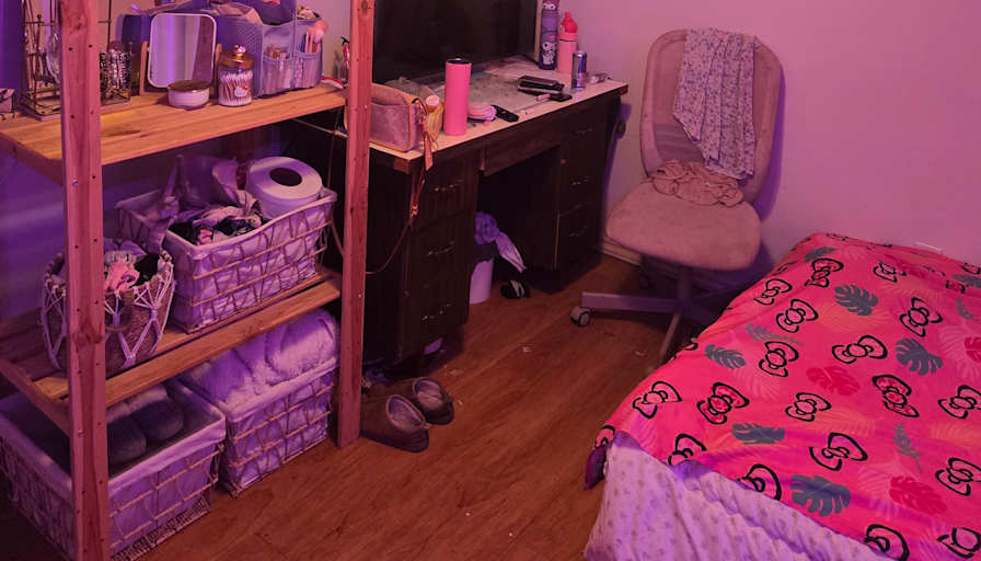 John Kar's room