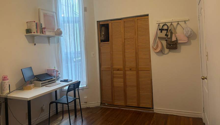 Emir's room