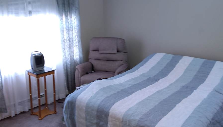 NICKIE G LAMERE's room