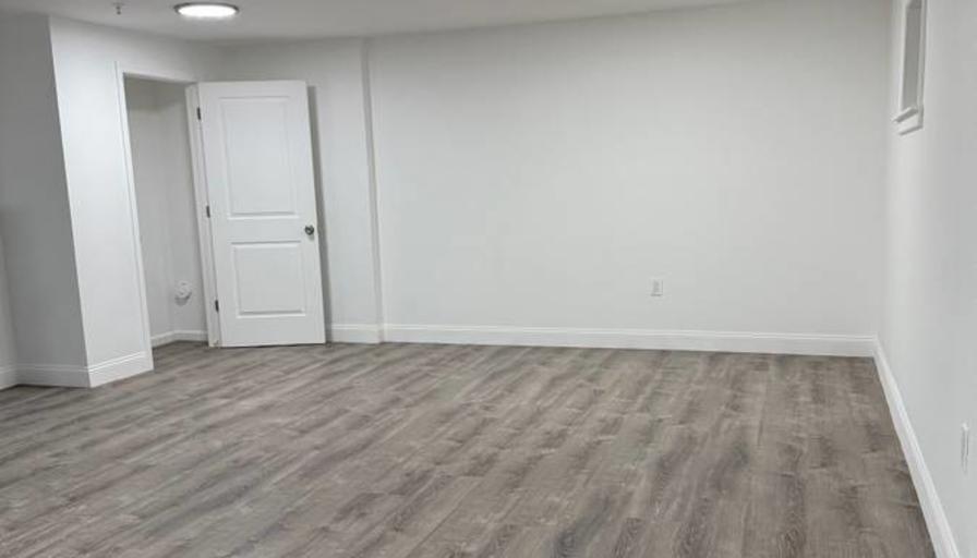 No fee renovated private Studio's room
