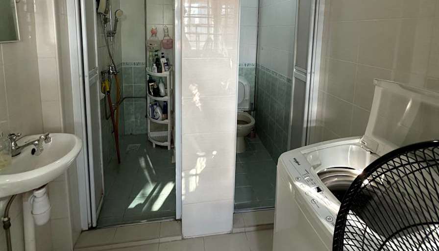 Teck Leck's room