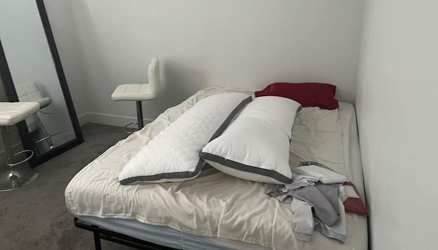 Alonso's room