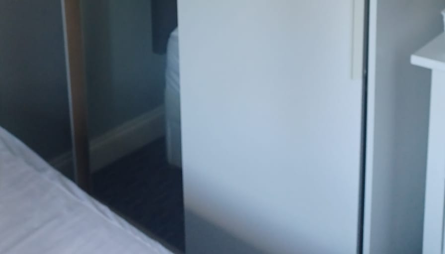 Clydebank Commuter Town to Glasgow's room
