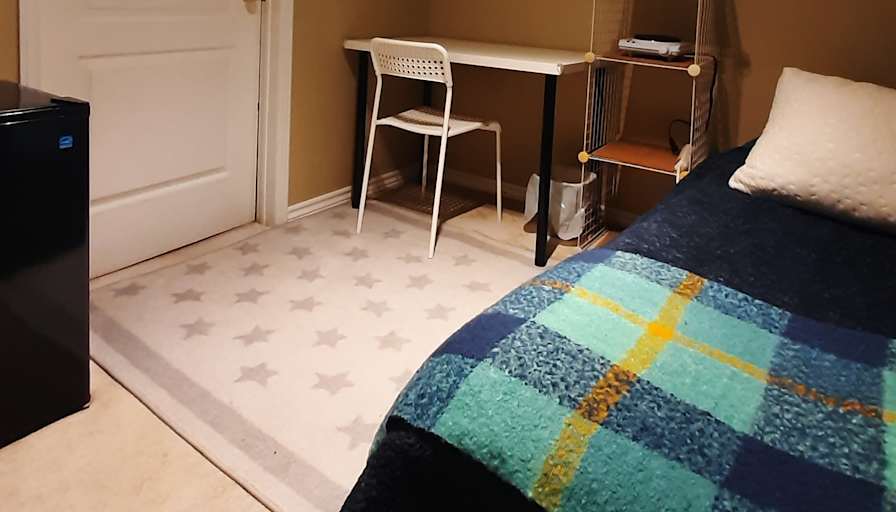Jinous's room