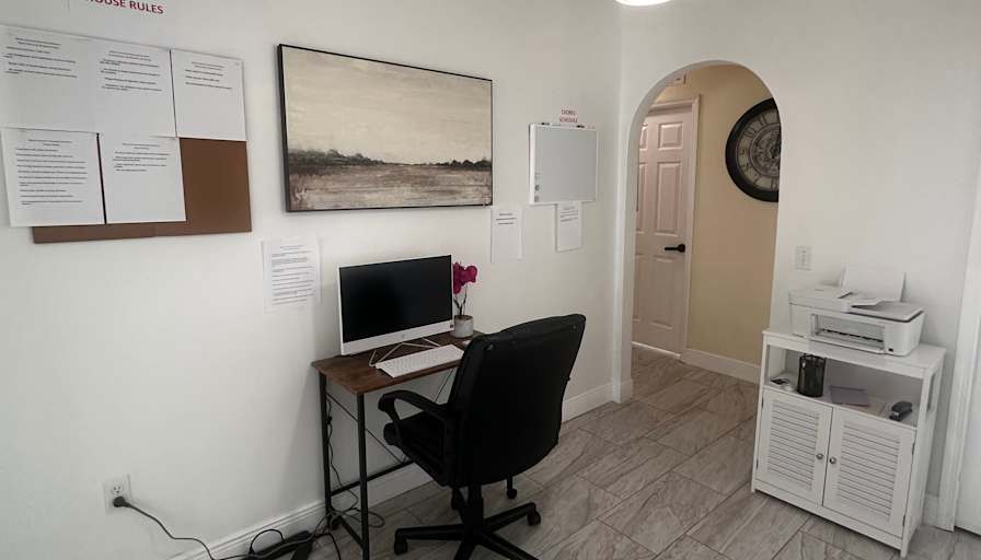 Glass Connect Housing Solutions's room