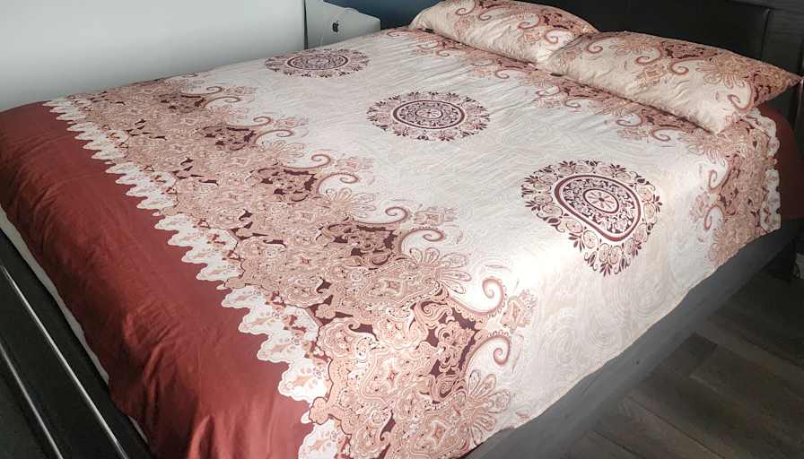 Pinky Sood's room