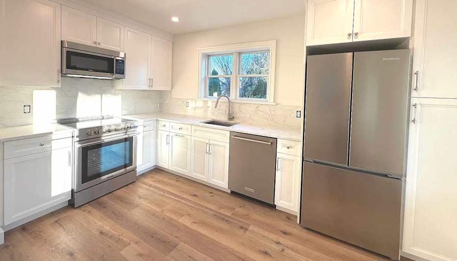 beautifully renovated one-bedroom  Apartment's room