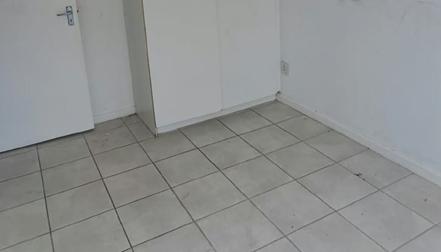 Dee's room