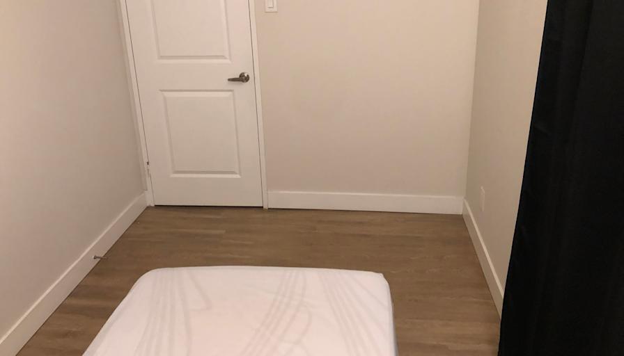 Luis's room
