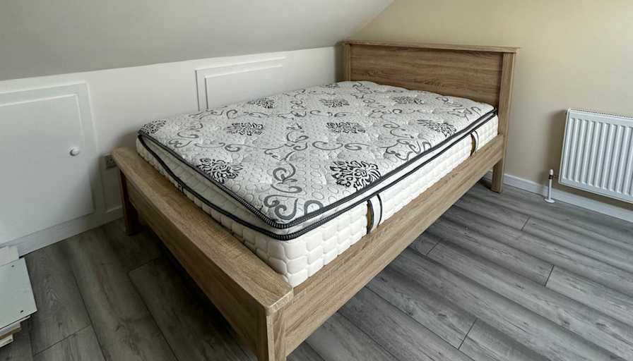 Bam Ayinde's room