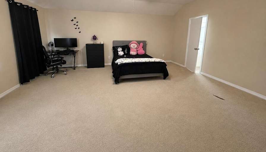 Julio's room