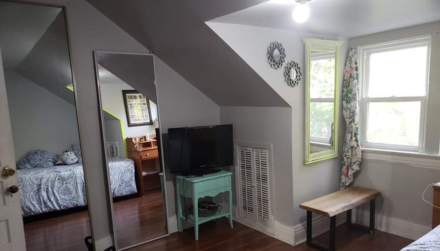 Rent's room