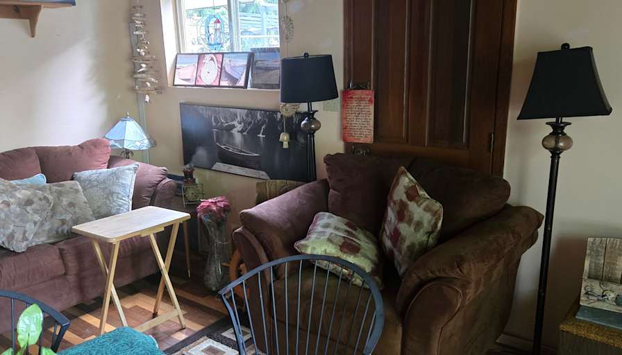 DIANNE BELLIVEAU's room