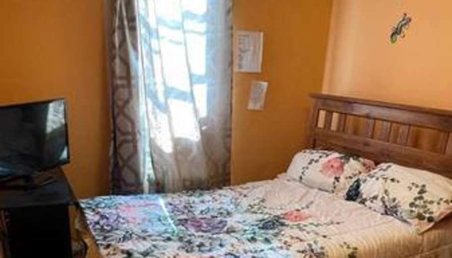 Wonderful Sunny Studio's room