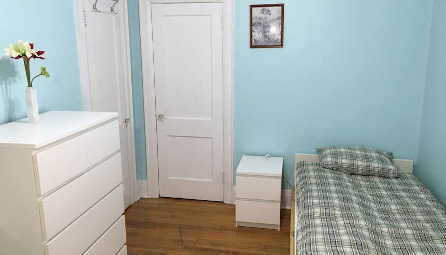 eddie's room
