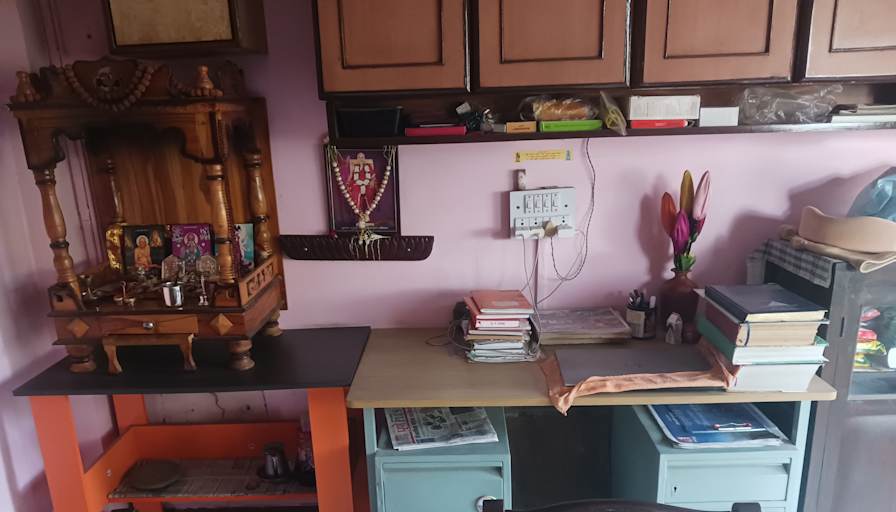 makarand's room