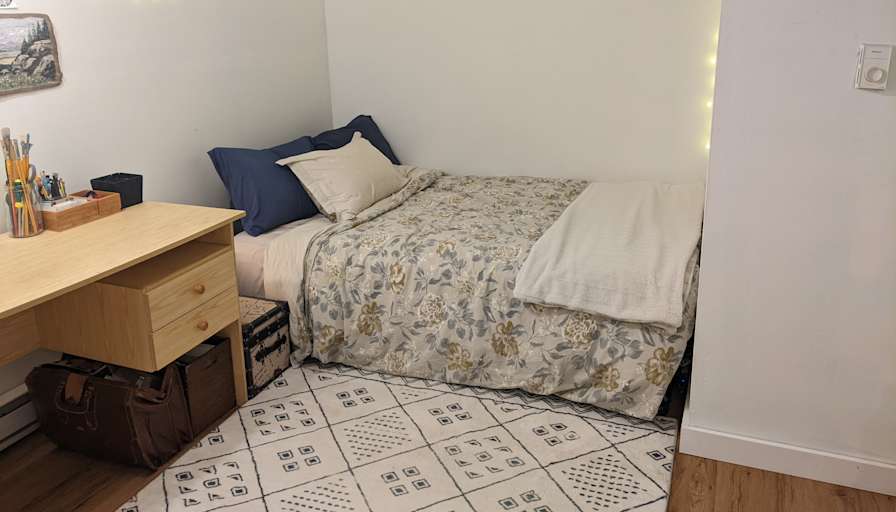 Eva's room