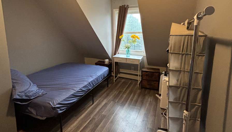 Alecia  Jones's room