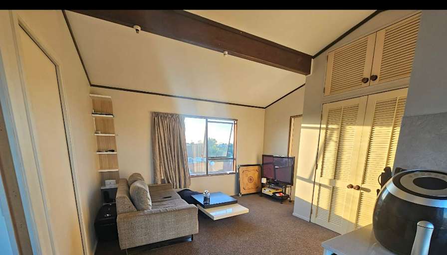 J k's room