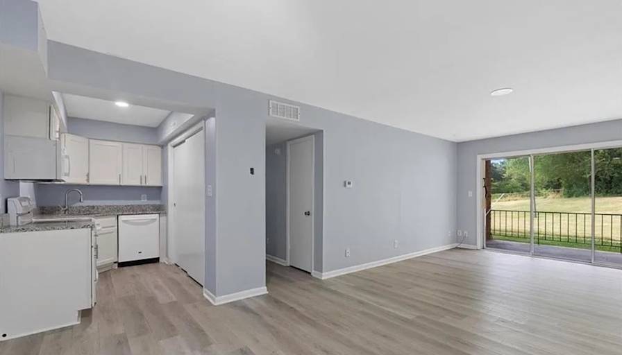 Alcove Rooms's room