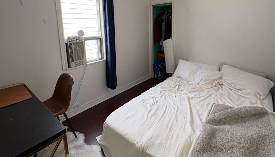 Vincent Molumby's room