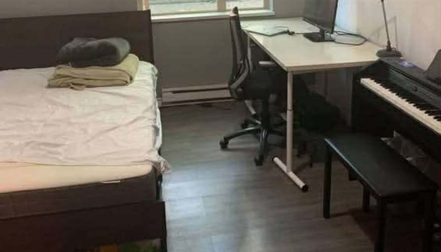 Garrett  Surgoine's room