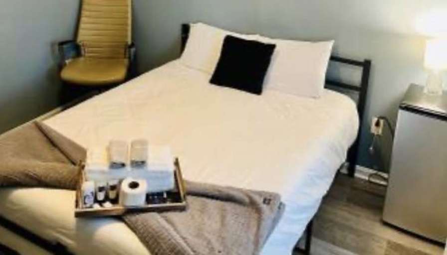 Private furnished room's room
