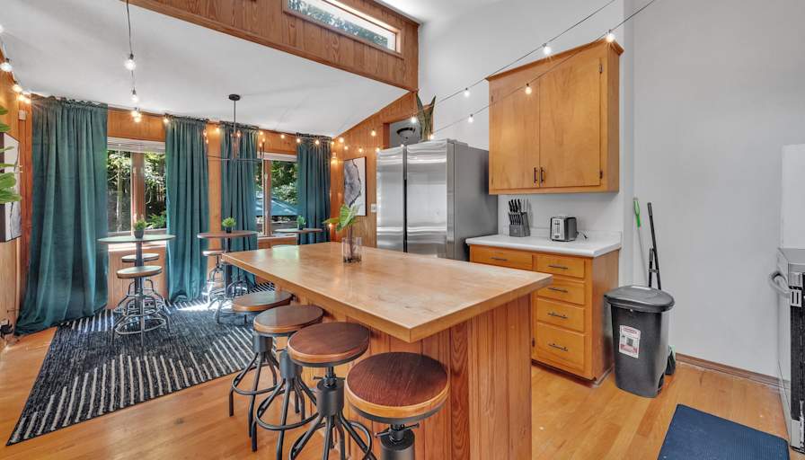 lifedoorrentals's room