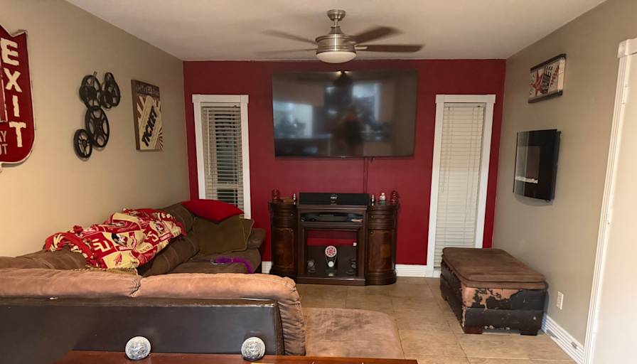 Leslie's room