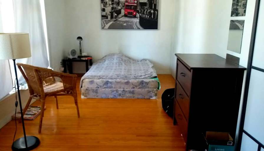 Payam's room