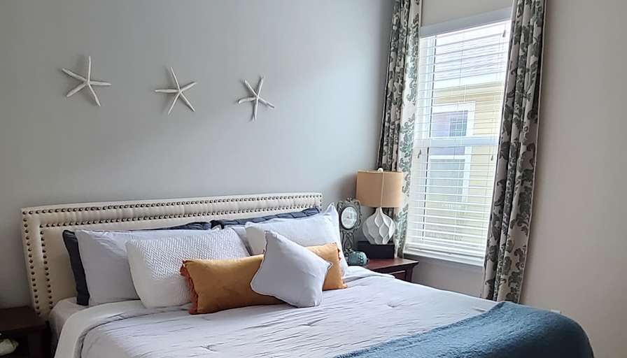 NICOLE's room