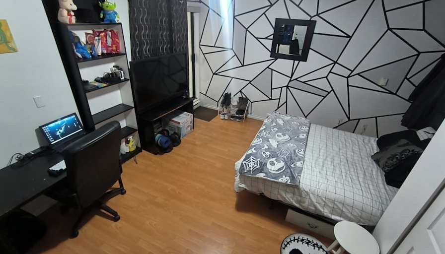 Luis's room