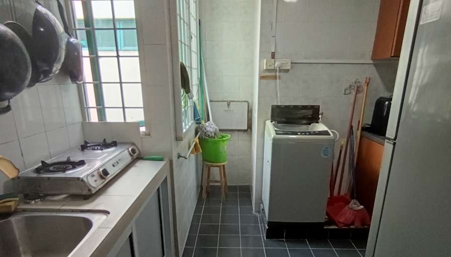 d's room