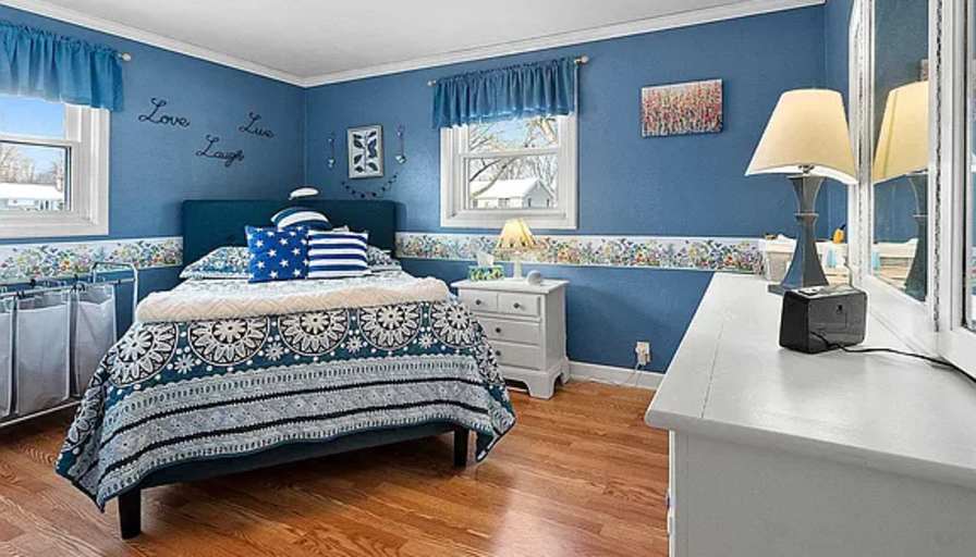 Phyllis's room