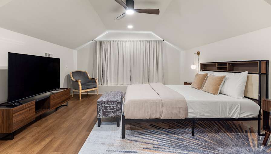 Tomic Properties's room