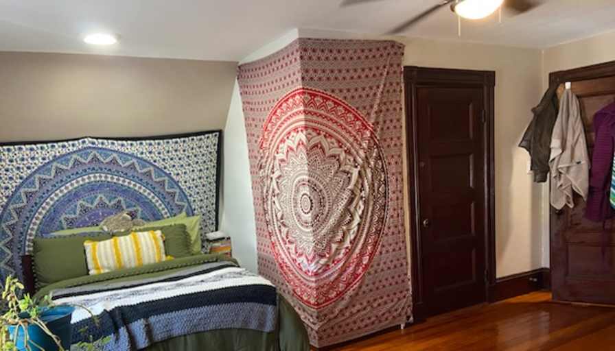 Leslie's room