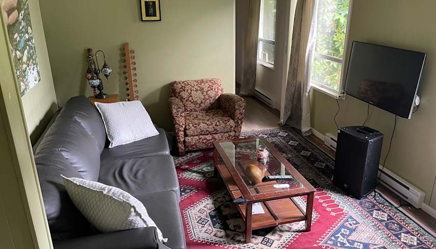 Mayouba Divi's room