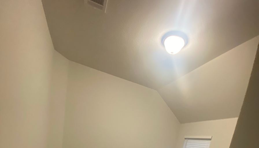 Tunde's room