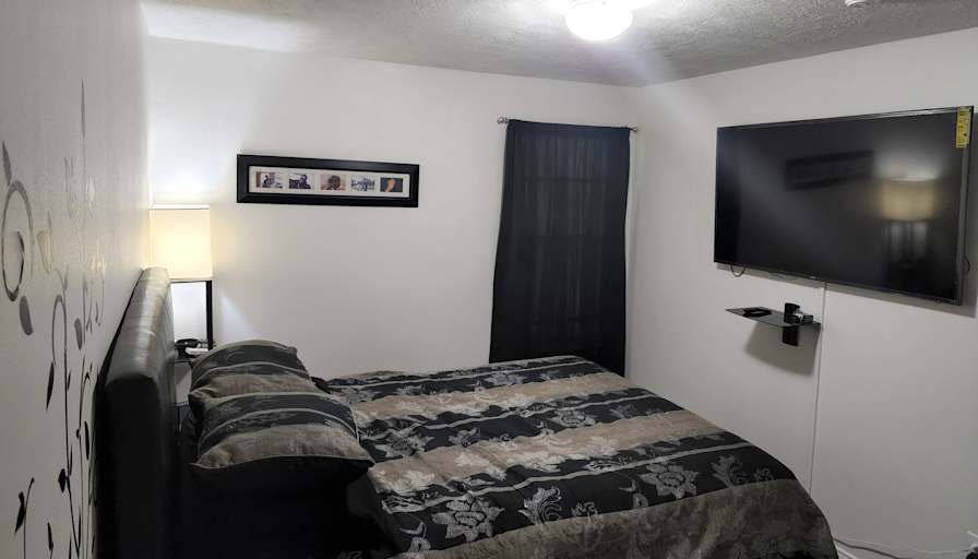 Aye's room