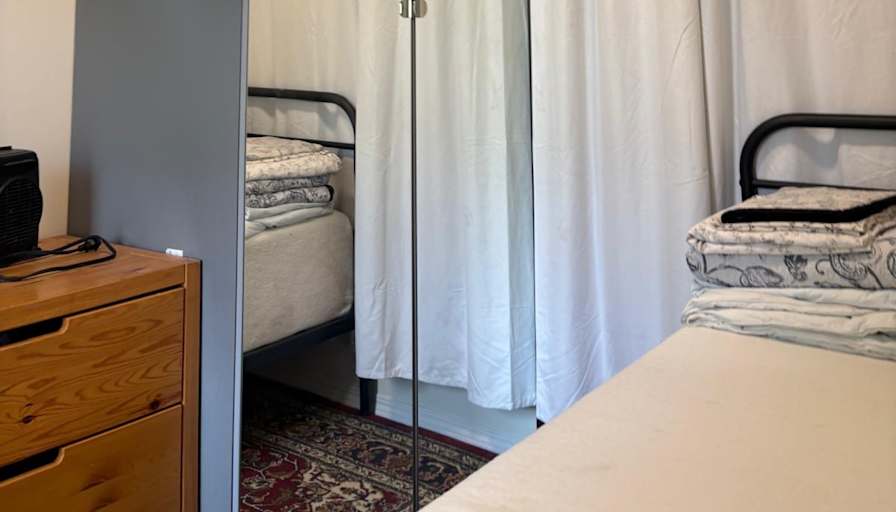 Craig YEG's room