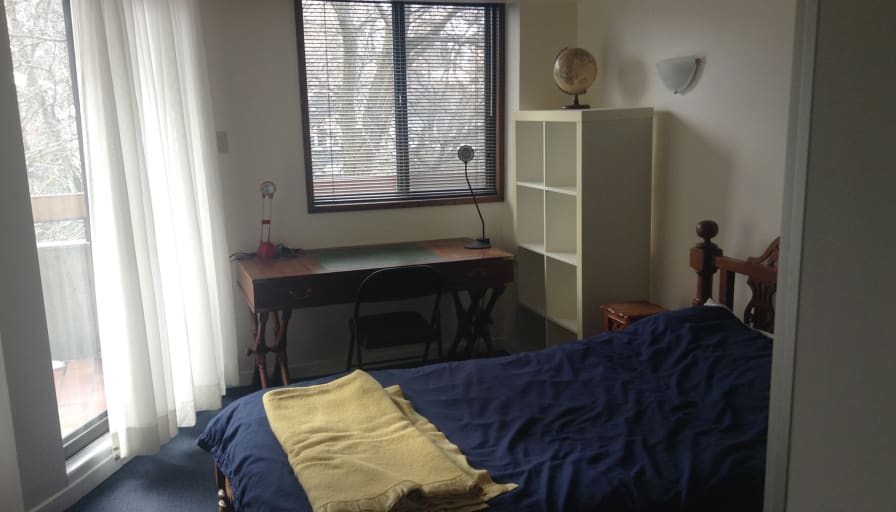 Nadir's room