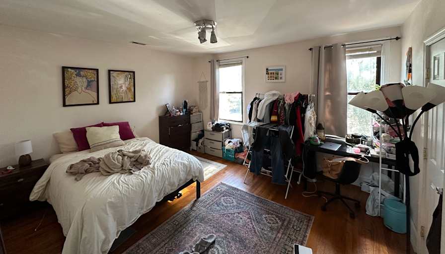 Shana Oshin's room