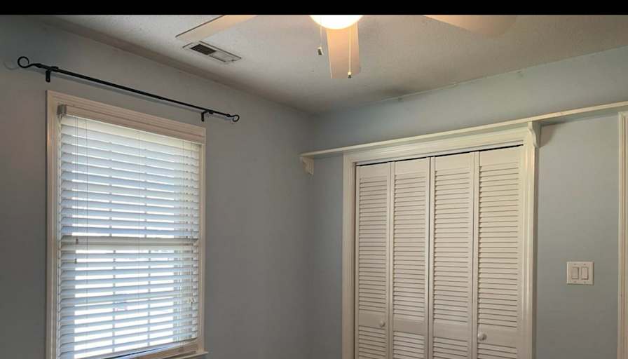 Efrain's room