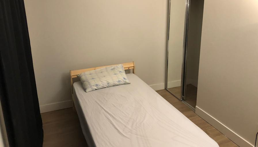 Luis's room