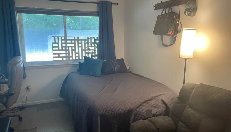 Large PRIVATE BEDROOM with Powder Room Sink - Walk-in Closet - Danbury Connecticut's room