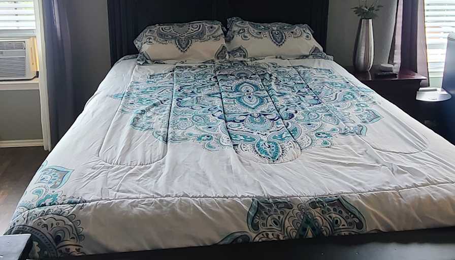 Melinda Salinas's room