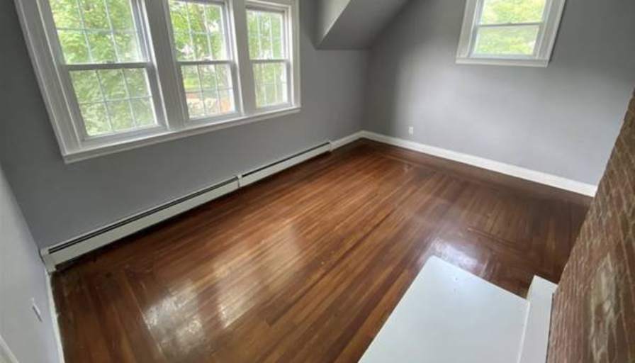 CAROLINE's room