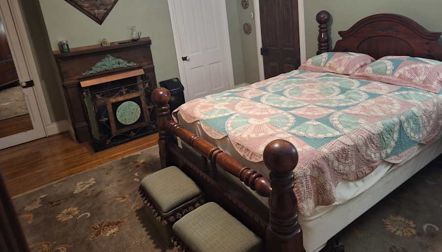 Krisdaan's room