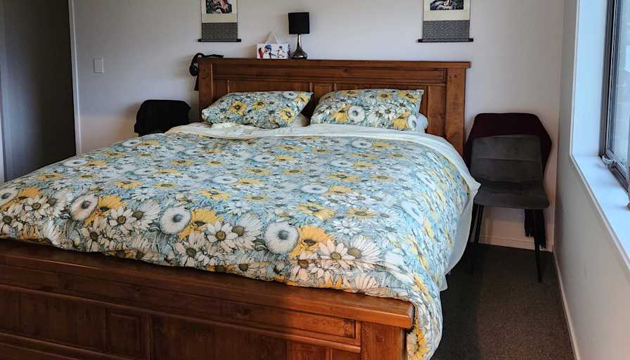SARENA JOHNSON's room