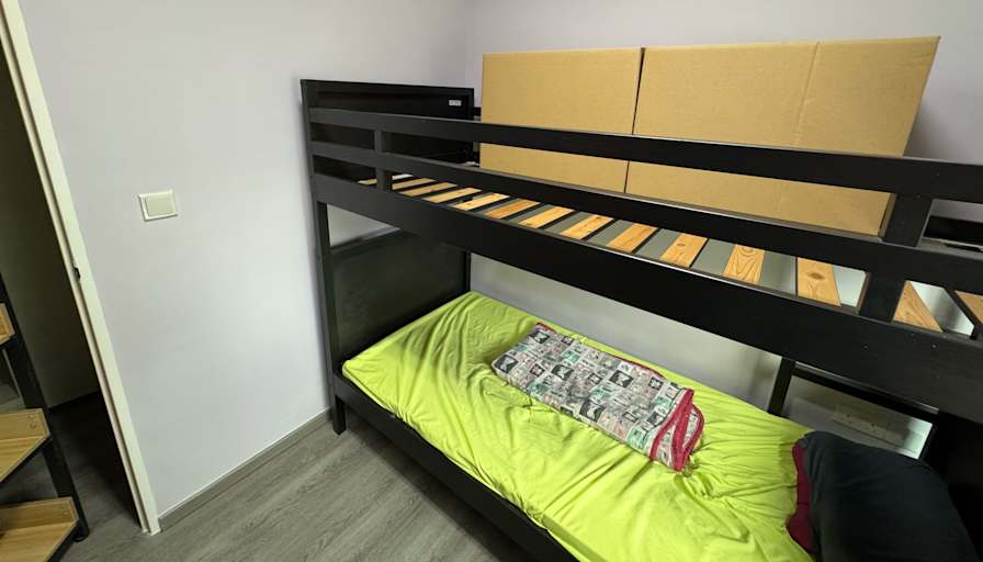 BERNARD LIN's room